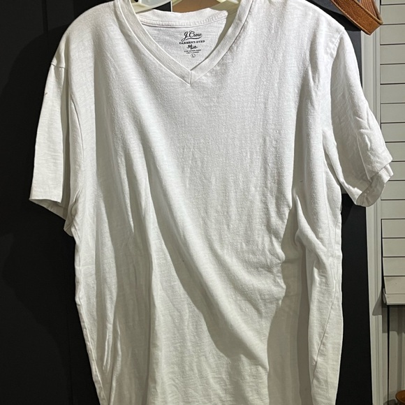 Garment-dyed slub cotton V-neck T-shirt - Picture 2 of 2